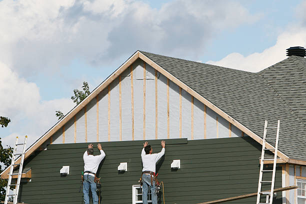 Professional Siding technician working in Island Lake, IL
